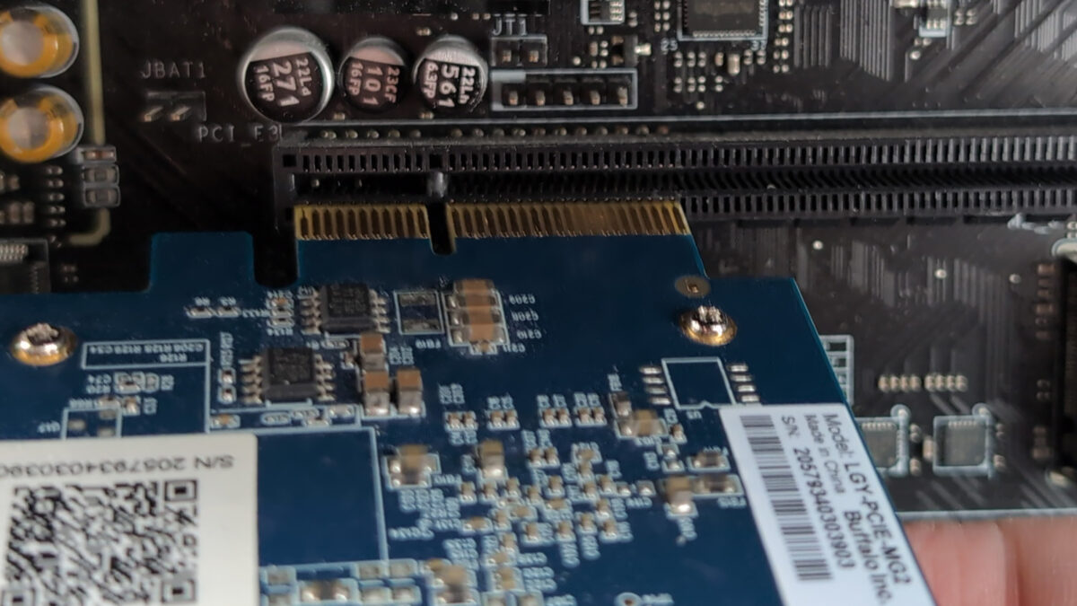 PCI Express(x16)に(x4)を取り付ける