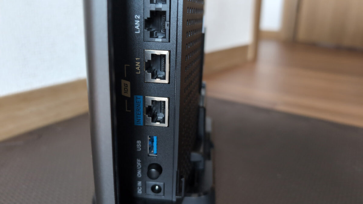 BUFFALO製の10G対応ルーター（WXR-11000XE12/N）の写真