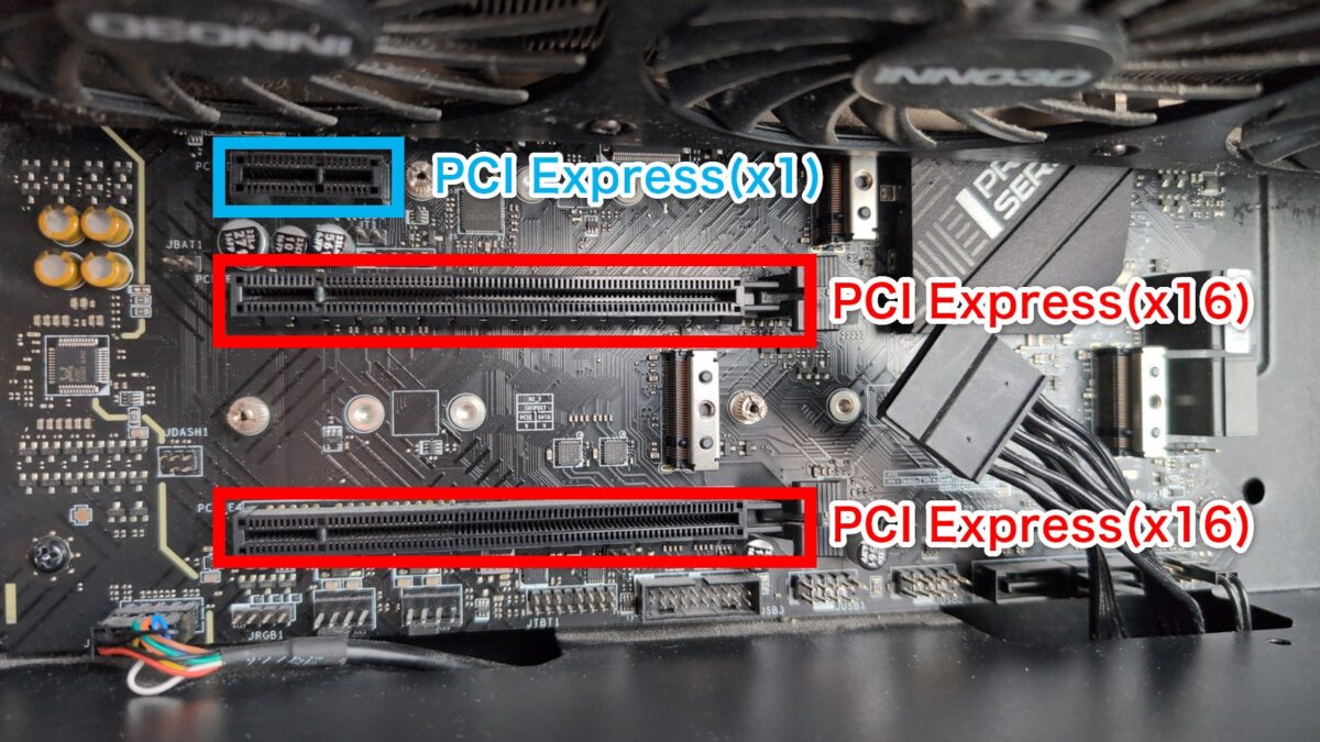PCI Express(x1)スロット 1つ、PCI Express(x16)スロット 2つ