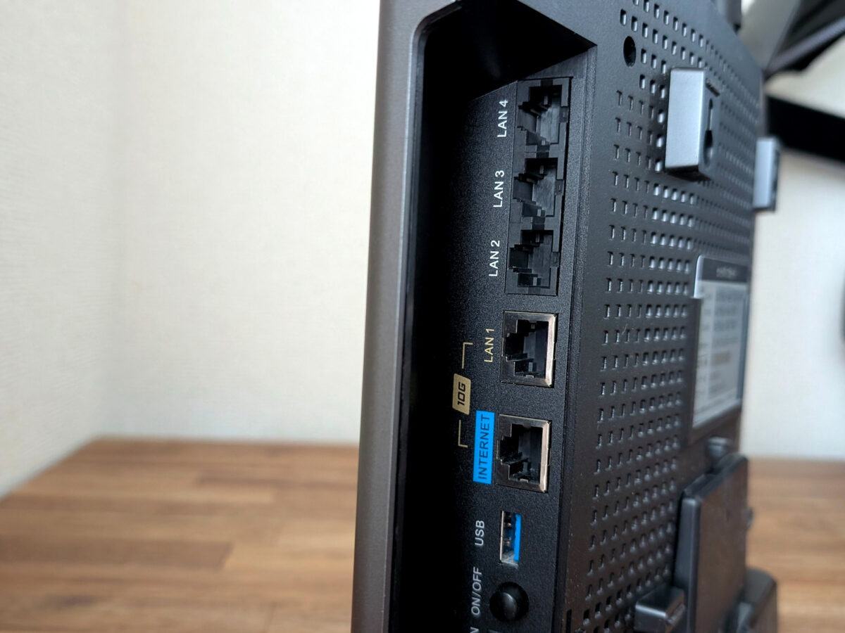 WXR-11000XE12の外観2：ポート周り